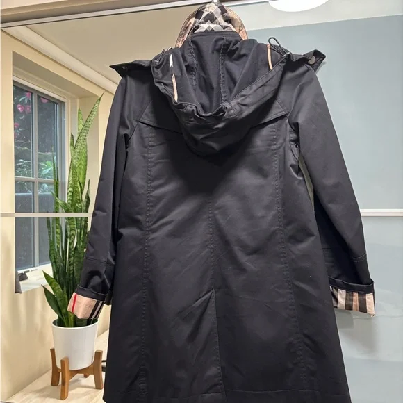 Burberry Black Trench Coat with Signature Check Cuff - Picture 2 of 3